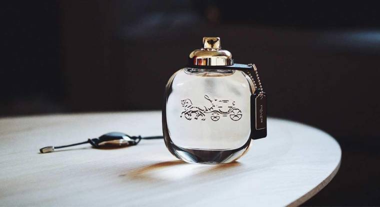 Le titre du spécialiste des parfums sous licence gagne 17% sur un an. (© Interparfums)