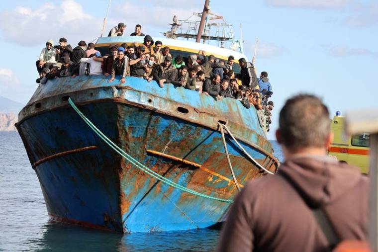Opération de sauvetage de migrants au large de l'île de Crète