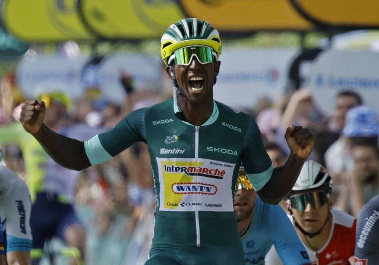 Biniam Girmay remportant la 12e étape du Tour de France