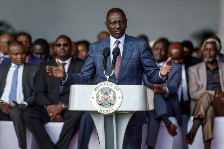 Le président du Kenya William Ruto s'adresse à la presse, le 26 juin 2024, à Nairobi ( AFP / SIMON MAINA )