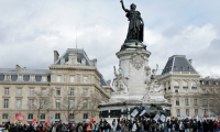 Manifestation contre le fascisme, place de la République à Paris, le 22 février 2025 ( AFP / STEPHANE DE SAKUTIN )