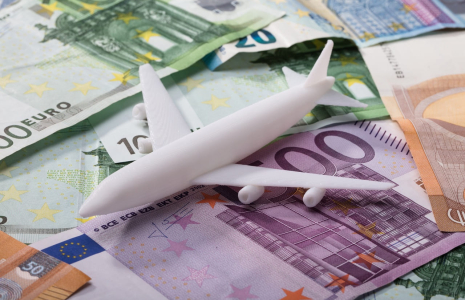 (Crédits photo : Adobe Stock - Tarifs des billets d'avion qui s'envolent du fait de la tarification dynamique)