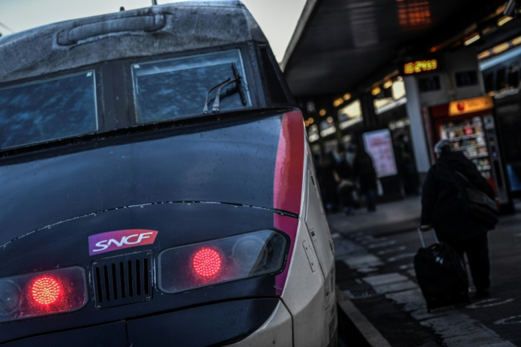 Selon une porte-parole de la SNCF, c'est "de mémoire" la première fois qu'un tel incident se produit ( AFP / STEPHANE DE SAKUTIN )