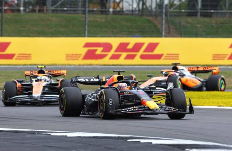 Max Verstappen triomphe à Silverstone