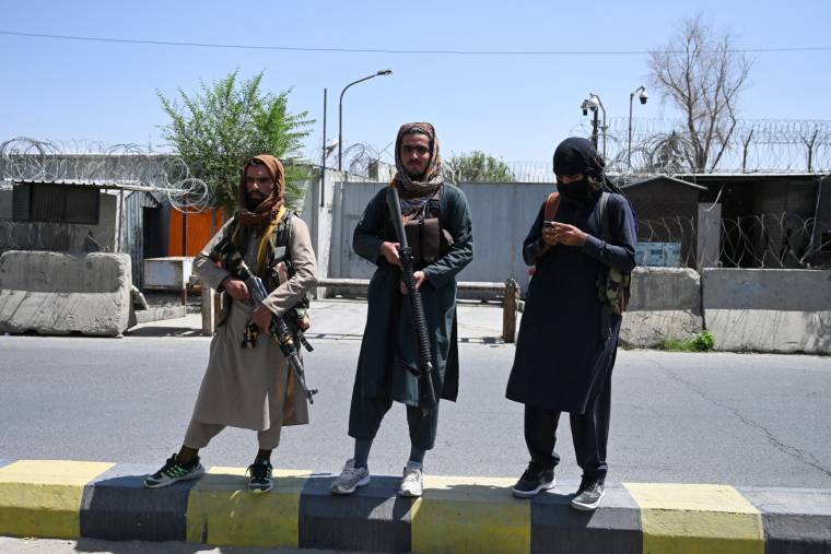 Des talibans dans les rues de Kaboul, le 16 août 2021.  ( AFP / WAKIL KOHSAR )