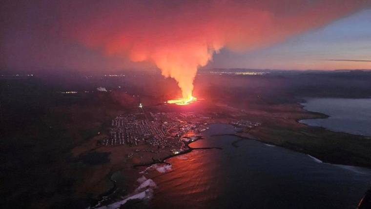 Une éruption volcanique dans la péninsule de Reykjanes
