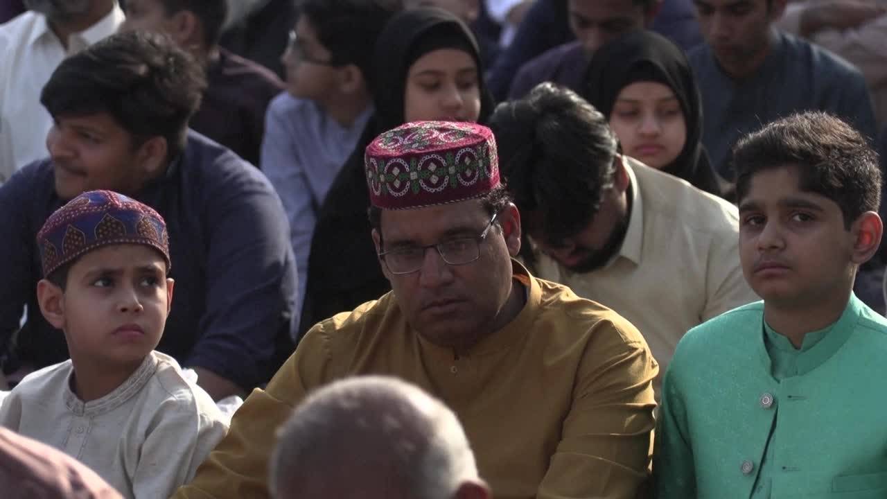 Pakistan: prières pour l'Aïd-al-Fitr à la mosquée de Rawalpindi