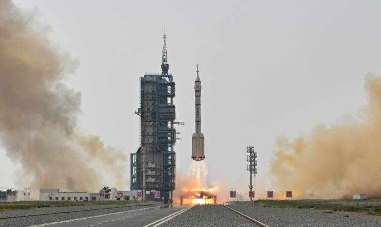 Décollage de la fusée Longue Marche-2F vers la station spatiale Tiangong le 30 mai 2023 à Jiuguan, dans le nord-ouest de la Chine ( AFP / Hector RETAMAL )