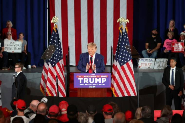 L'ancien président des Etats-Unis et candidat républicain à la présidence Donald Trump lors d'une réunion de campagne à Waukesha (Wisconsin), aux Etats-Unis, le 1er mai 2024 ( AFP / Alex Wroblewski )