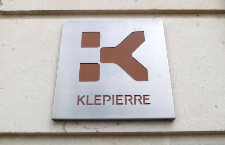 Le logo de Klepierre au siège de l'entreprise à Paris