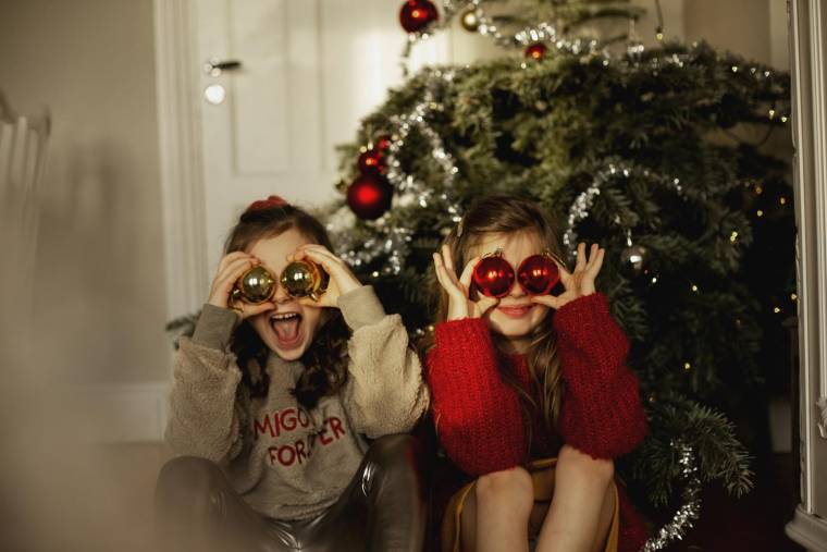 Et si cette année on intégrait les jolies coutumes de nos voisins étrangers à nos festivités pour un Noël crédit photo : Getty images