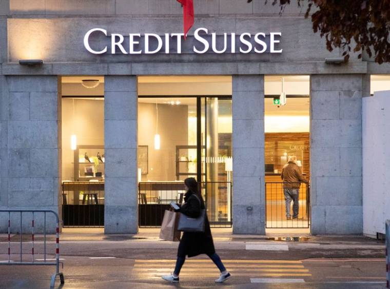 Le logo de Credit Suisse devant une succursal à Berne, en Suisse