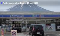 Japon: installation d'un filet masquant une vue du mont Fuji à cause du surtourisme