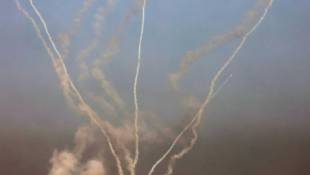 Une salve de roquettes est lancée en direction d'Israël, le 4 décembre depuis le sud de la bande de Gaza ( AFP / SAID KHATIB )