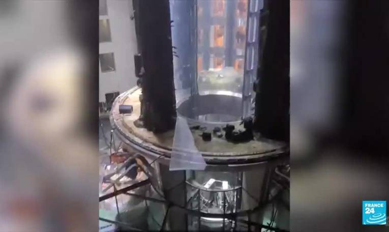 Allemagne : un aquarium géant explose au milieu d'un hôtel à Berlin