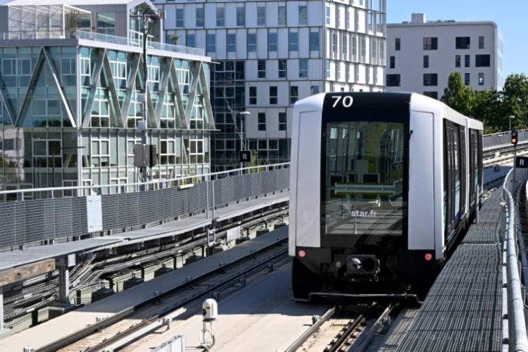Un train de la ligne B du métro de Rennes, le 19 septembre 2022, veille de son lancement officiel ( AFP / Damien MEYER )