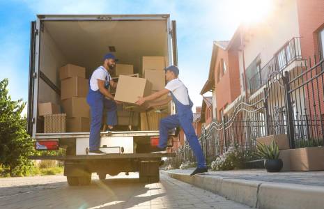 Il existe de multiples moyens de réduire la facture de votre déménagement. ( crédit photo : Shutterstock )