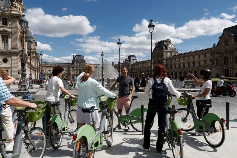 Une visite guidée à bicyclette au Musée du Louvre