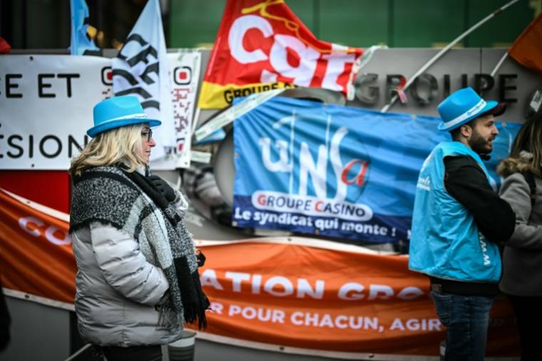 Demonstration at the call of the Casino inter-union in front of the group's headquarters in Saint-Etienne, December 5, 2023 (AFP / OLIVIER CHASSIGNOLE)