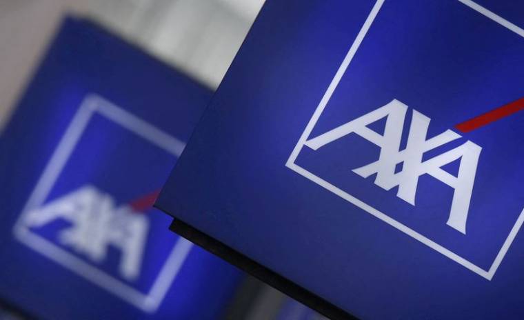 Les logos du plus grand assureur français, Axa, sont visibles sur un bâtiment à Nanterre