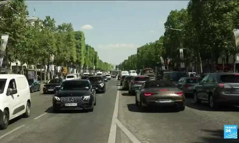 Paris : moins de voitures et plus de culture pour "réenchanter" les Champs-Elysées