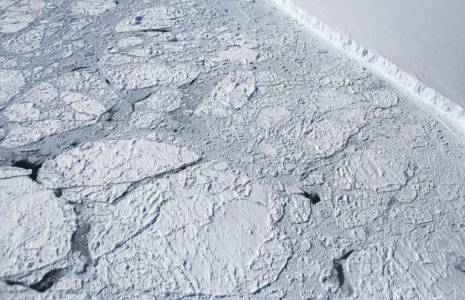 La banquise de l'Antarctique a atteint sa surface maximale pour l'année, et celle-ci n'a jamais été aussi petite depuis le début des relevés scientifiques ( GETTY IMAGES NORTH AMERICA / MARIO TAMA )