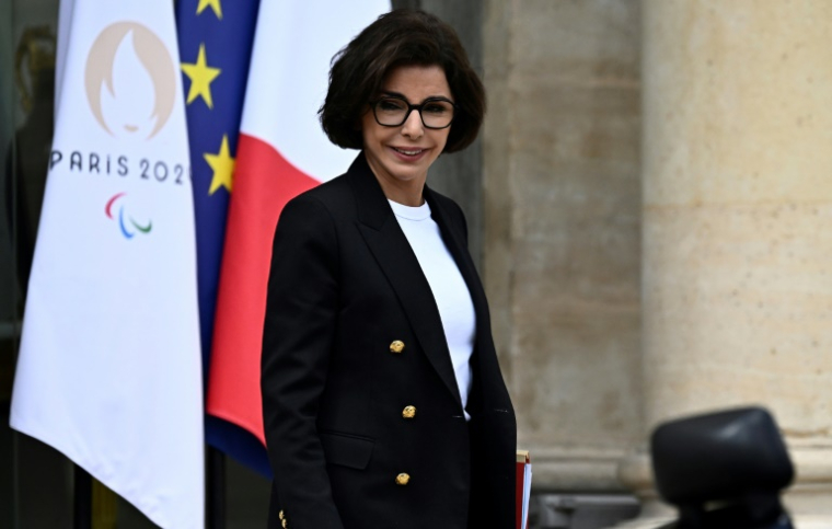 La ministre de la culture sortante Rachida Dati, sur le perron de l'Elysée, le 12 juin 2024 à Paris ( AFP / JULIEN DE ROSA )