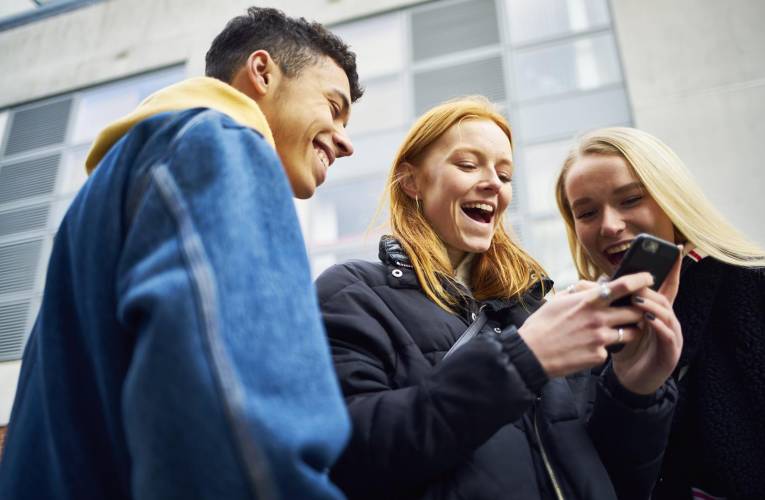 Voici les portables les plus populaires auprès des collégiens et lycéens. ( crédit photo : Getty Images )