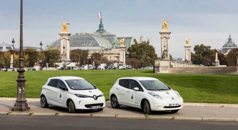 Les voitures électriques Renault ZOE et Nissan LEAF. (© Olivier Martin Gambier)