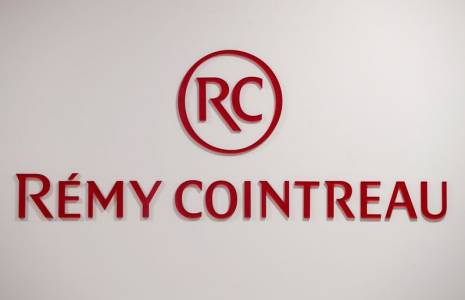 Le logo de Remy Cointreau à son siège à Paris
