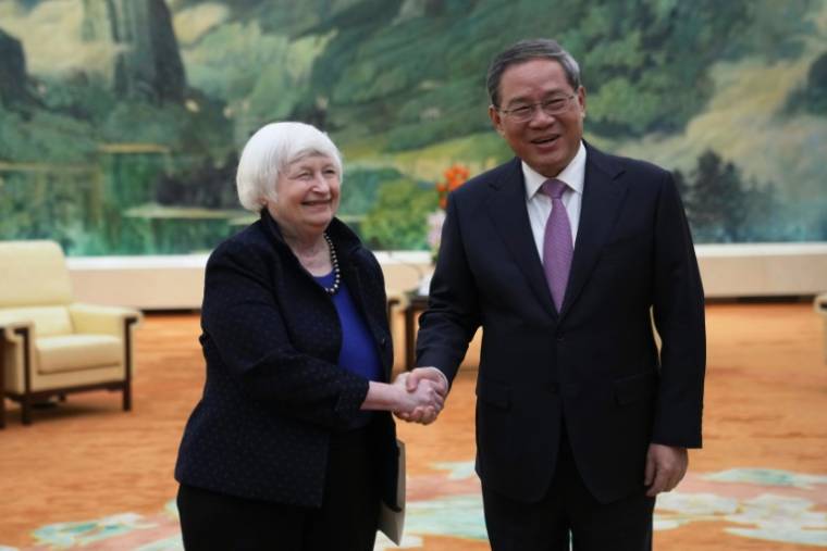 La secrétaire américaine au Trésor Janet Yellen et le Premier ministre chinois Li Qiang, à Pékin, le 7 avril 2024 ( POOL / Tatan Syuflana )