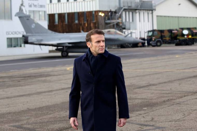 Le président français Emmanuel sur la base aérienne de Mont-de-Marsan