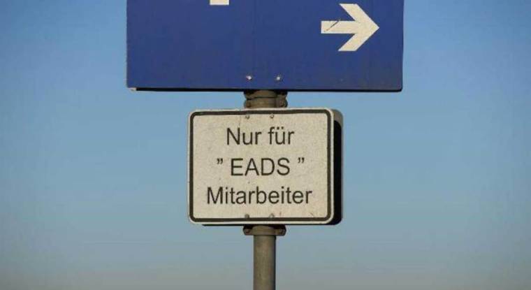 «Réservé au personnel d'EADS», indique ce panneau à l'entrée du siège d'EADS à Ottobrunn, près de Munich, en Allemagne. (© C. Stache / AFP)