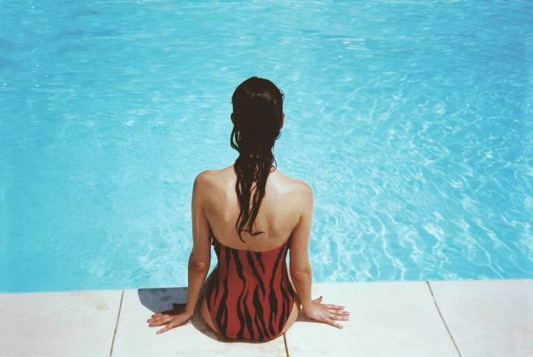 Il est recommandé de se tourner vers une piscine hors-sol afin d'espérer disposer d'un bassin avant l'été 2021. (illustration) (Pixabay / Free-Photos)