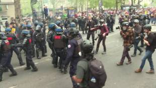 1er mai: tensions en tête de cortège parisien près de Bastille