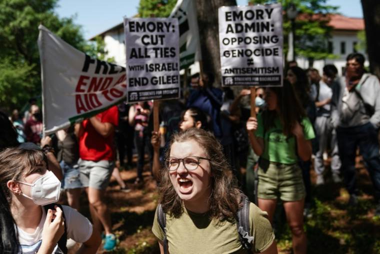 Des manifestants pro-palestiniens à l'université Emory d'Atlanta, dans le sud-est des Etats-Unis, le 25 avril 2024 ( AFP / Elijah Nouvelage )