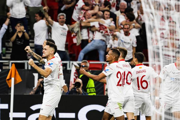 BUDAPEST,HUNGARY,31.MAY.23 - SOCCER - UEFA Europa League, final, FC Sevilla vs AS Roma. Image shows the rejoicing of Sevilla.Photo: GEPA pictures/ Csaba Doemoetoer - Photo by Icon sport