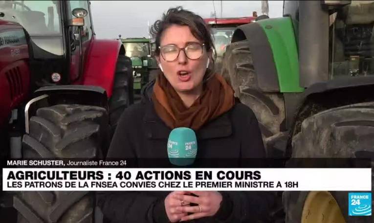 Agriculteurs français : au moins 4 autoroutes bloquées autour de Paris
