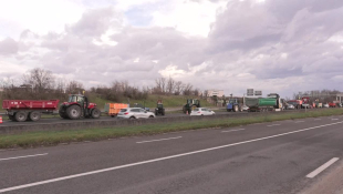 Lyon: des agriculteurs de la Coordination rurale bloquent l'autoroute A450