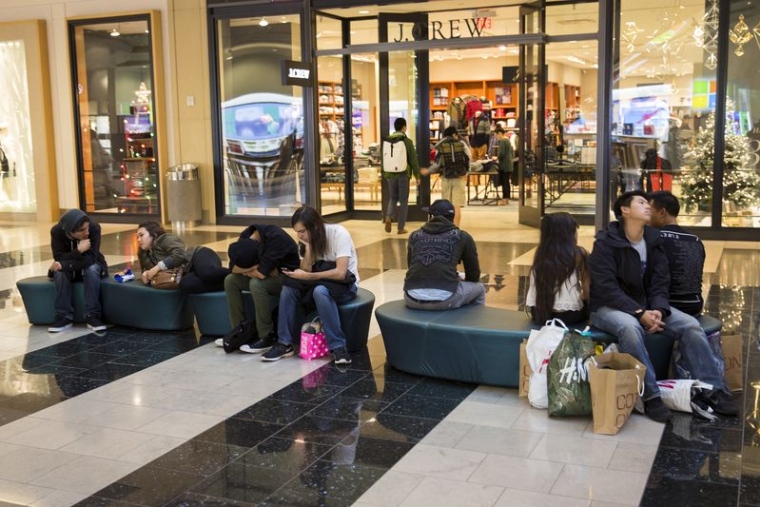 Des personnes dans un centre Westfield à San Francisco