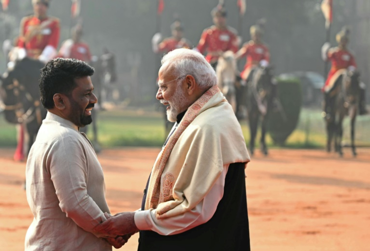 Le président du Sri Lanka, Anura Kumara Dissanayake, à gauche, s'entretient avec le Premier ministre indien, Narendra Modi, au palais présidentiel Rashtrapati Bhavan, à New Delhi, le 16 décembre 2024 ( AFP / Sajjad HUSSAIN )