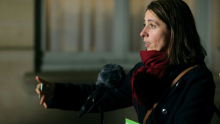 Sophie Binet à la sortie de l'hôtel Matignon, à Paris, le 8 janvier 2025 ( AFP / Thomas SAMSON )