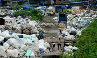 Une décharge de déchets plastique à Bombay, le 13 septembre 2024 ( AFP / Indranil Mukherjee )