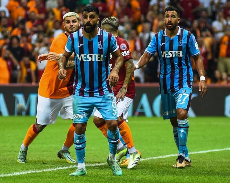 Umut Bozok raconte sa mise au placard à Trabzonspor