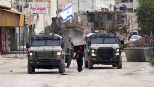 Véhicules militaires israéliens à Jénine, en Cisjordanie occupée, au deuxième jour  d'une opération militaire israélienne, le 22 janvier 2025 ( AFP / - )