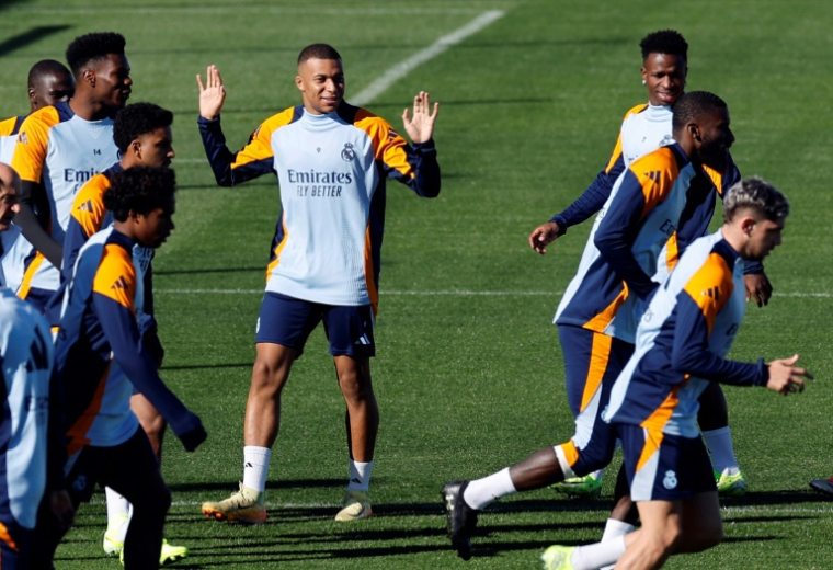 Kylian Mbappé (c) lors d'une session d'entraînement avec ses coéquipiers du Real Madrid, le 18 octobre 2024 à Valdebebas, près de Madrid ( AFP / OSCAR DEL POZO )