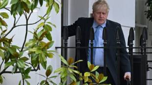 L'ex Premier minitre britannique Boris Johnson quitte sa maison à Londres le 22 mars mars pour être entendu par une commission parlementaire sur le Partygate ( AFP / JUSTIN TALLIS )