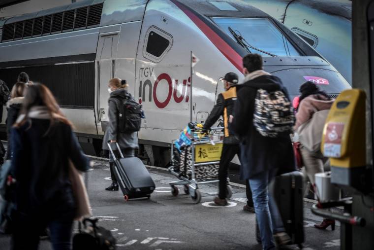 La compagnie italienne Trenitalia a commencé à faire la publicité de son futur service sur la ligne Paris-Lyon. ( AFP / STEPHANE DE SAKUTIN )