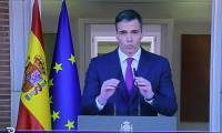 Un écran de télévision montre le Premier ministre espagnol Pedro Sanchez annonçant qu'il reste à son poste, le 29 avril 2024 à Madrid ( AFP / Thomas COEX )