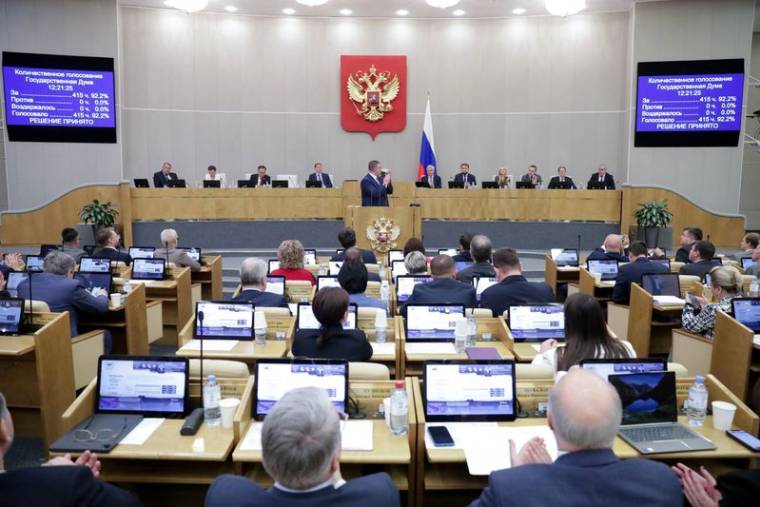 Les membres de la Douma d'État, chambre basse du parlement russe, assistent à une session plénière à Moscou.